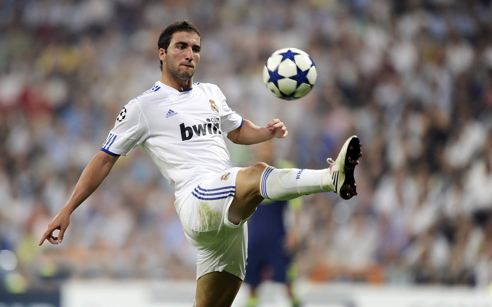 开云官方-西甲绝妙配合：团队合作的极致展现，西甲球队对标  第2张